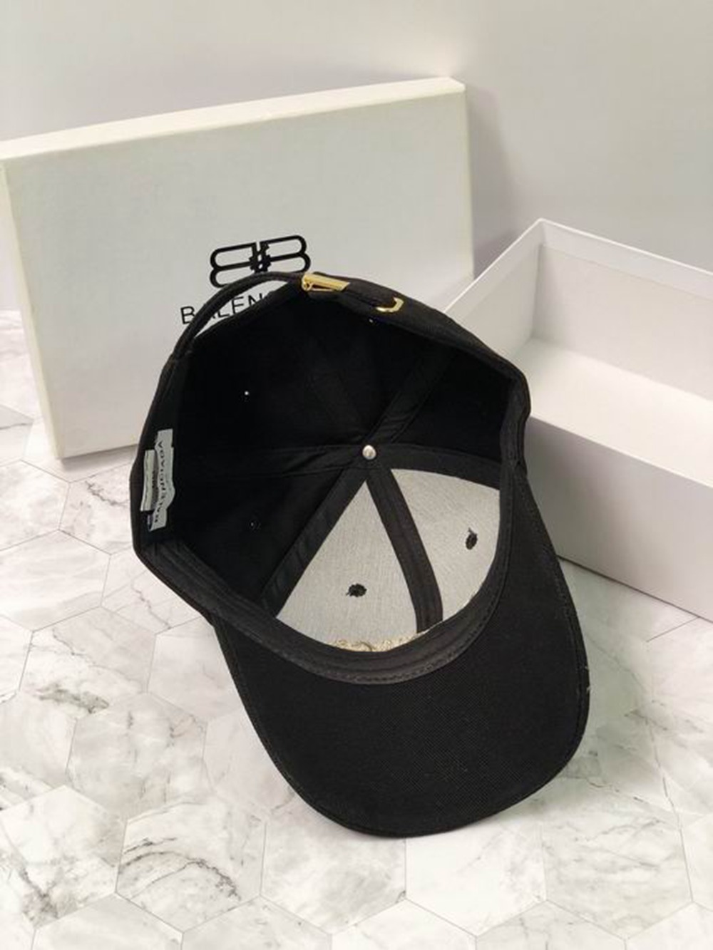 Ba*len*cia*ga hat